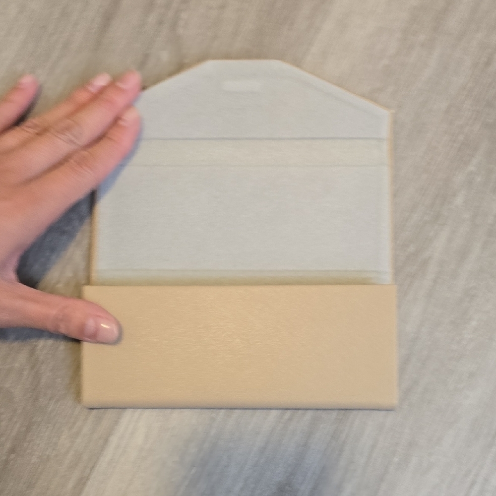 Elegant Tan Foldable Glasses Case - Picture 7 of 10
